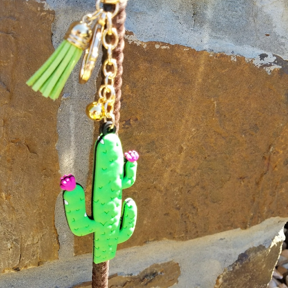 🌵Cactus Keychain🌵 - Picture 2 of 3